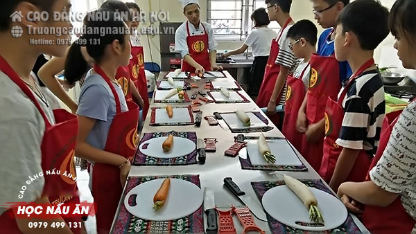lớp học nấu ăn cho trẻ em tại tphcm