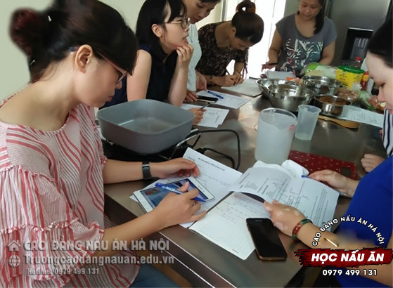 học nấu m&oacute;n ăn vặt