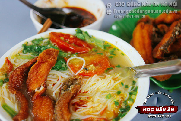 dạy nấu b&uacute;n c&aacute; r&ocirc;