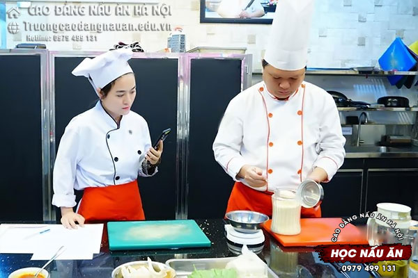 học nấu lẩu b&ograve;