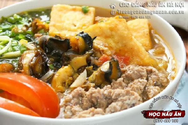 học nấu b&uacute;n ri&ecirc;u cua ốc