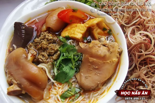 dạy nấu b&uacute;n ri&ecirc;u gi&ograve; heo