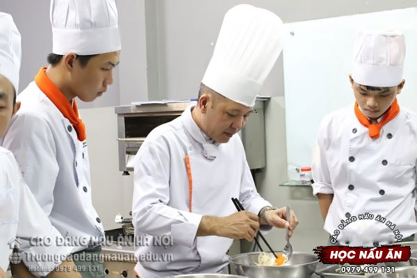 học nấu cơm g&agrave;